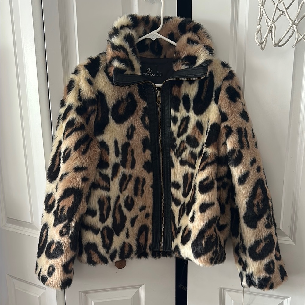 VOLCOM Leopard fur jacket Small 4/6